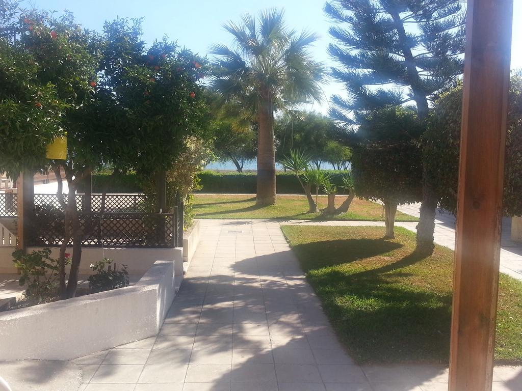 לרנקה Kermia Beach Apartment חדר תמונה